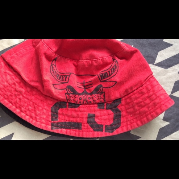 Red And Black BUCKET HAT CHICAGO BULLS L/XL - Picture 1 of 3
